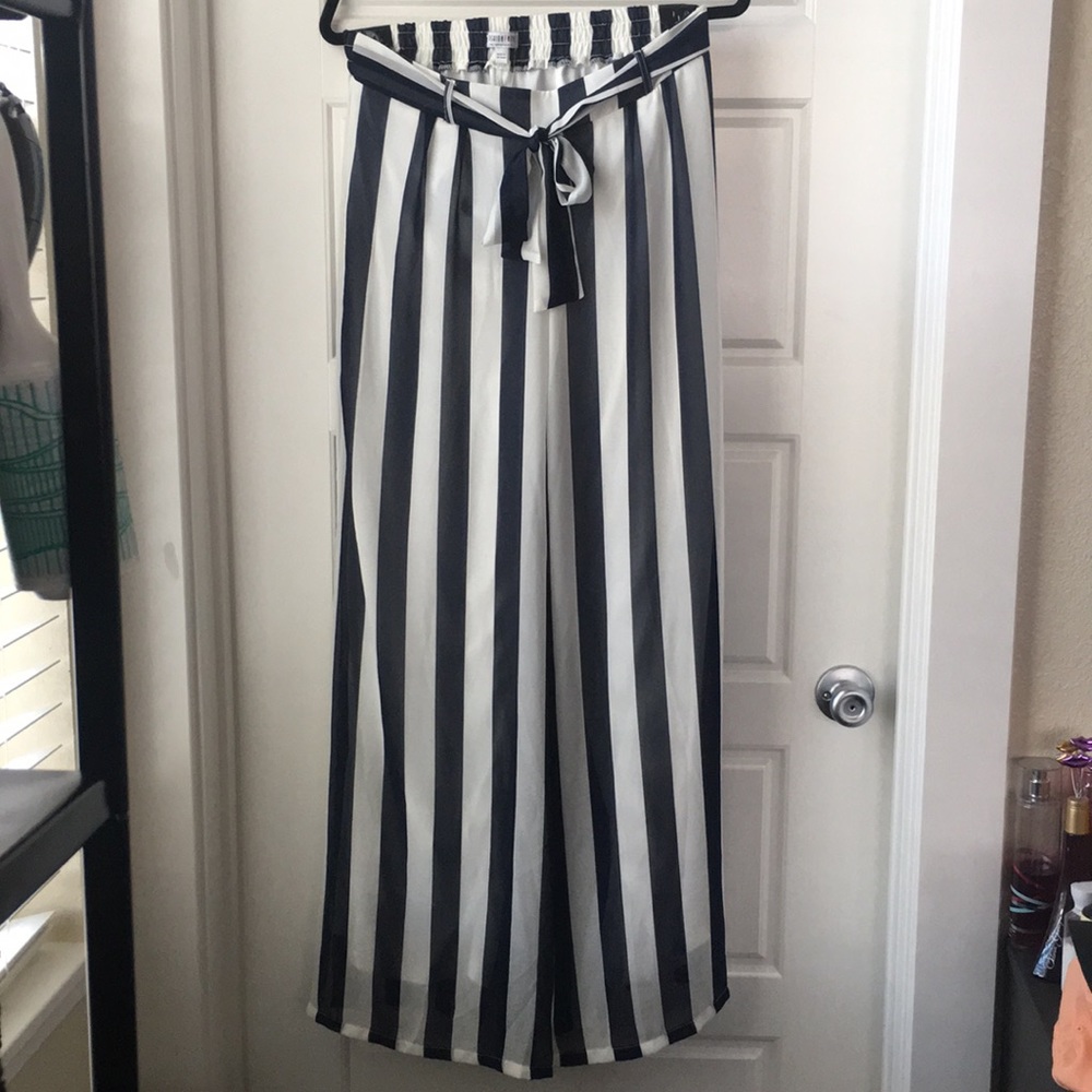NWOT Fashion Nova Wide Leg Pants
